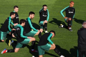 足球比赛欧洲预选赛赛程紧凑，强队备战决胜阶段()